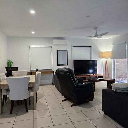 Quarterdecks Retreat Villa Urangan Kültér fotó