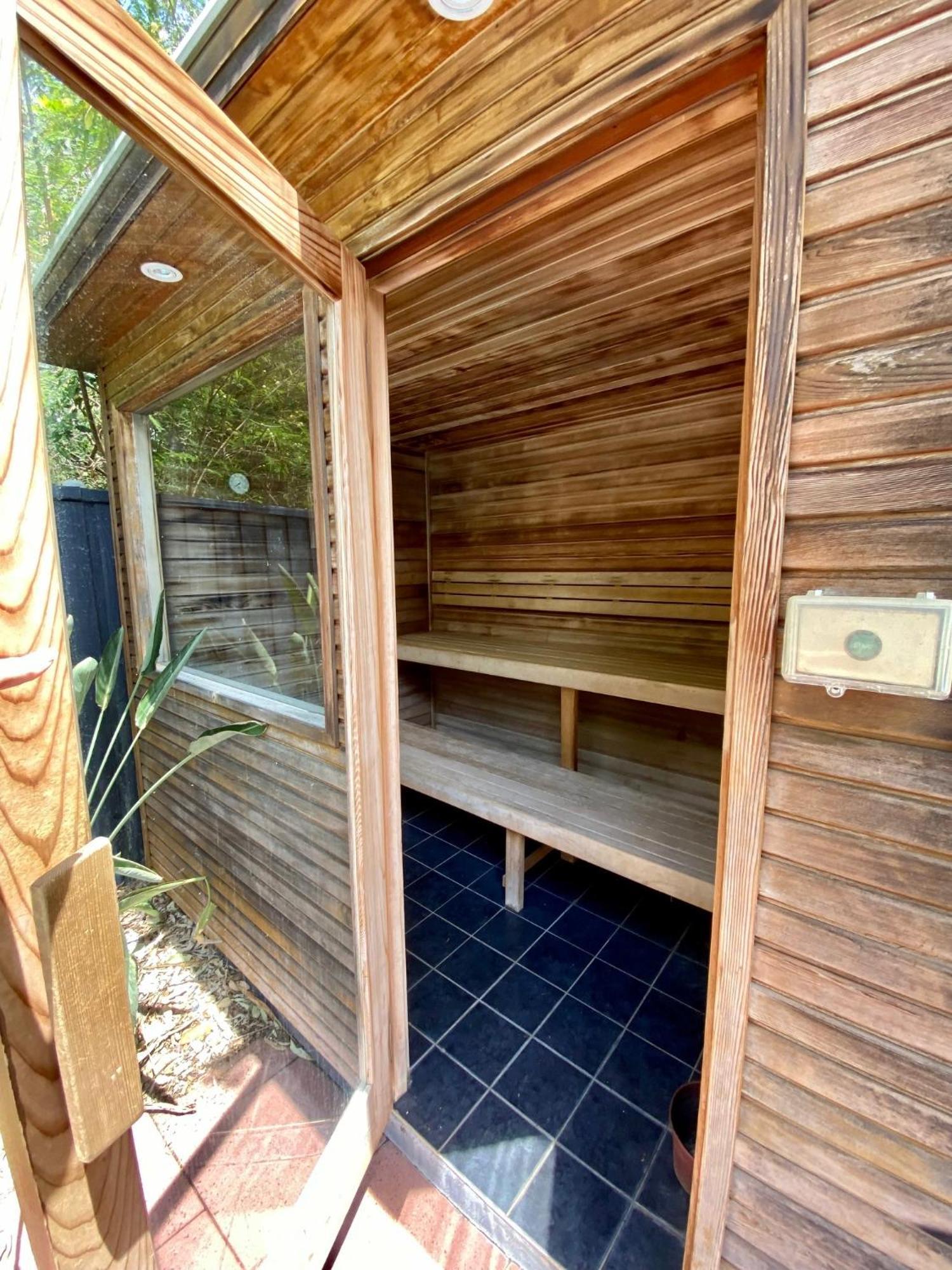 Quarterdecks Retreat Villa Urangan Kültér fotó