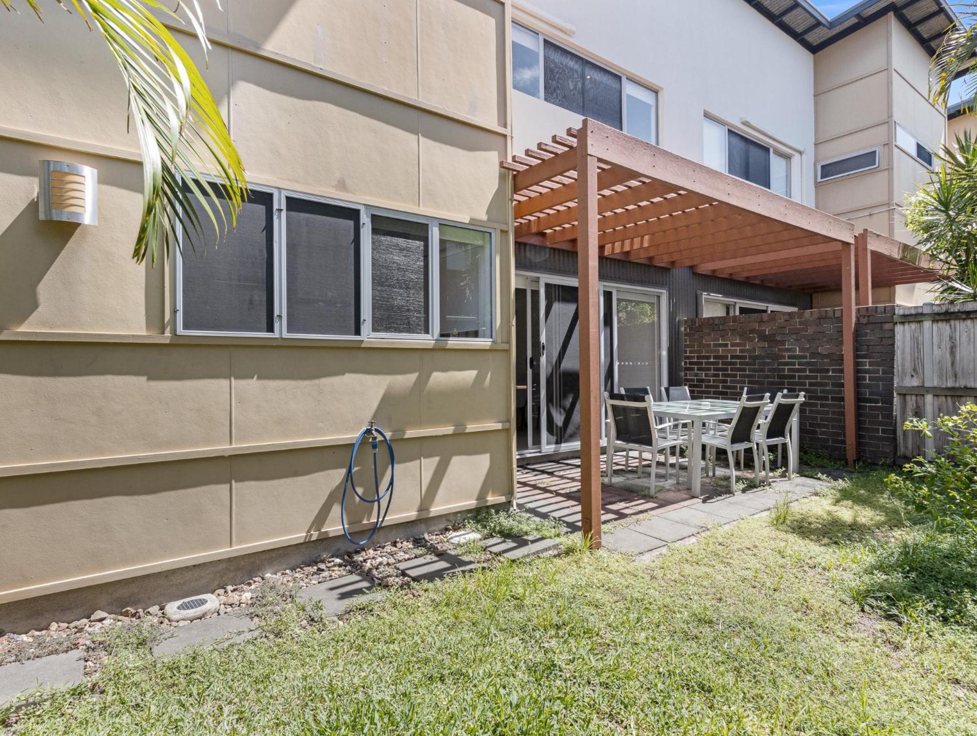 Quarterdecks Retreat Villa Urangan Kültér fotó